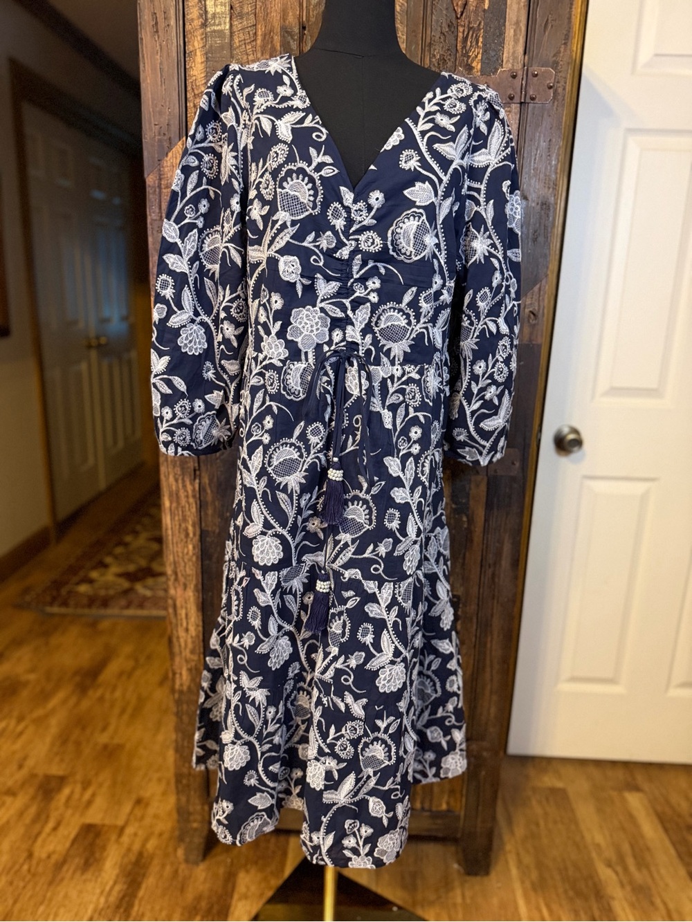 Soft Surroundings Women’s M Navy White Embroidered Floral Midi Dress Boho Tassel